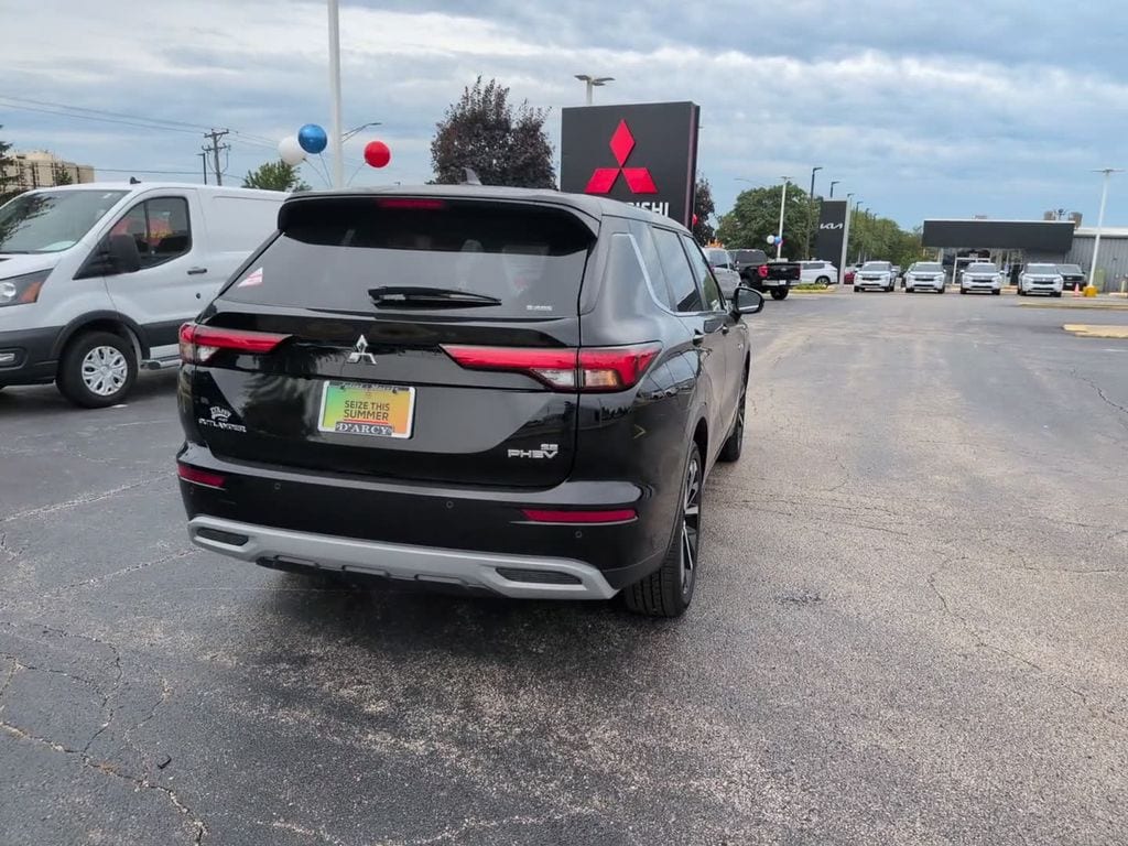 2025 Mitsubishi Outlander Plug-in Hybrid SE - Photo 6