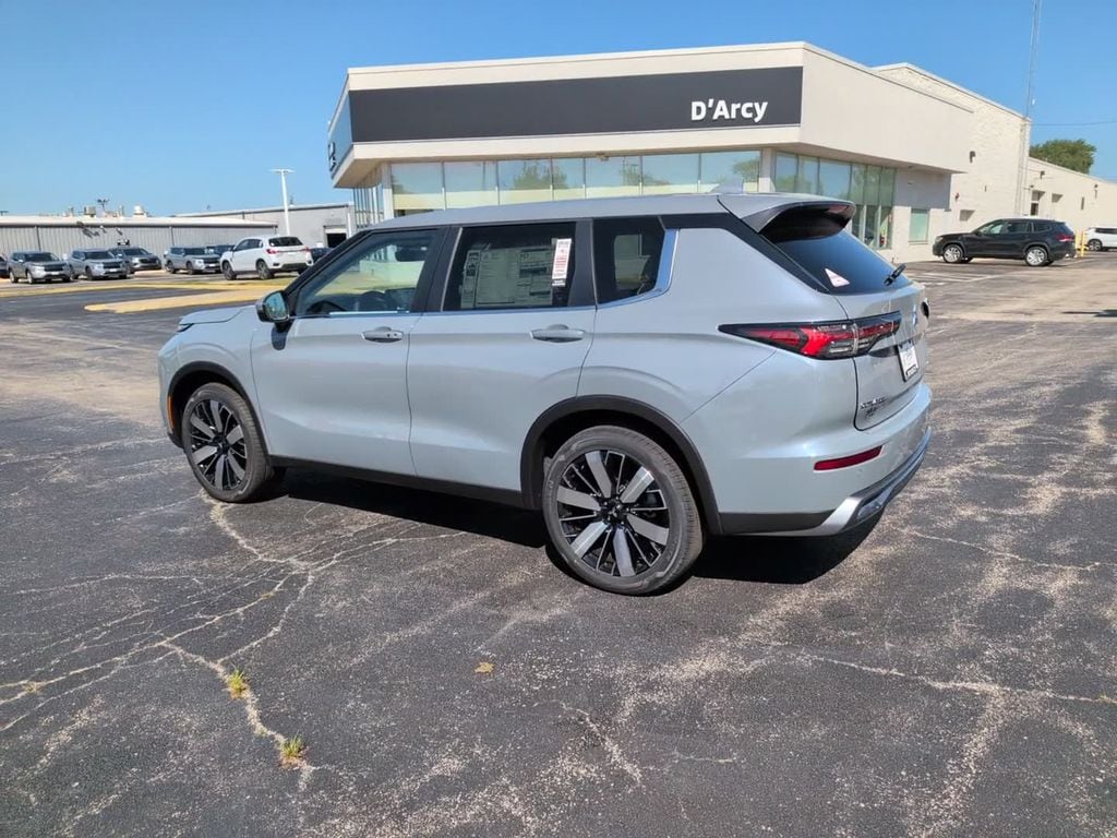 2026 Mitsubishi Outlander SE - Photo 9