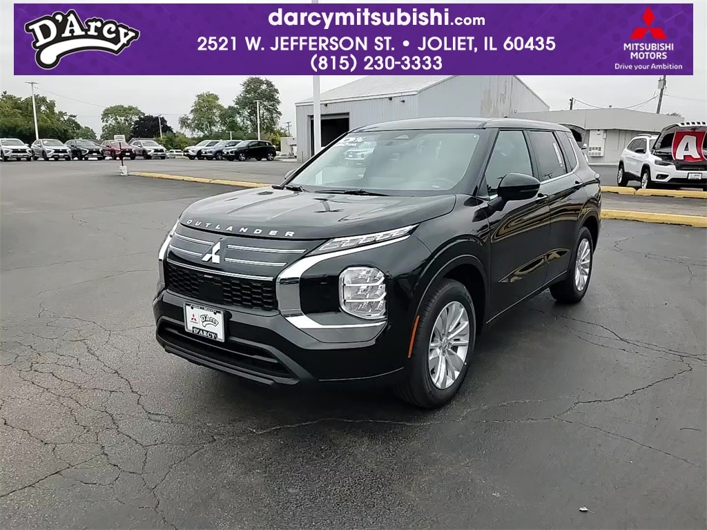 2025 Mitsubishi Outlander ES's photo
