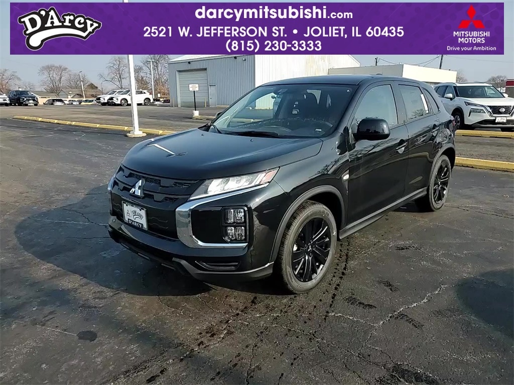 2025 Mitsubishi Outlander LE's photo
