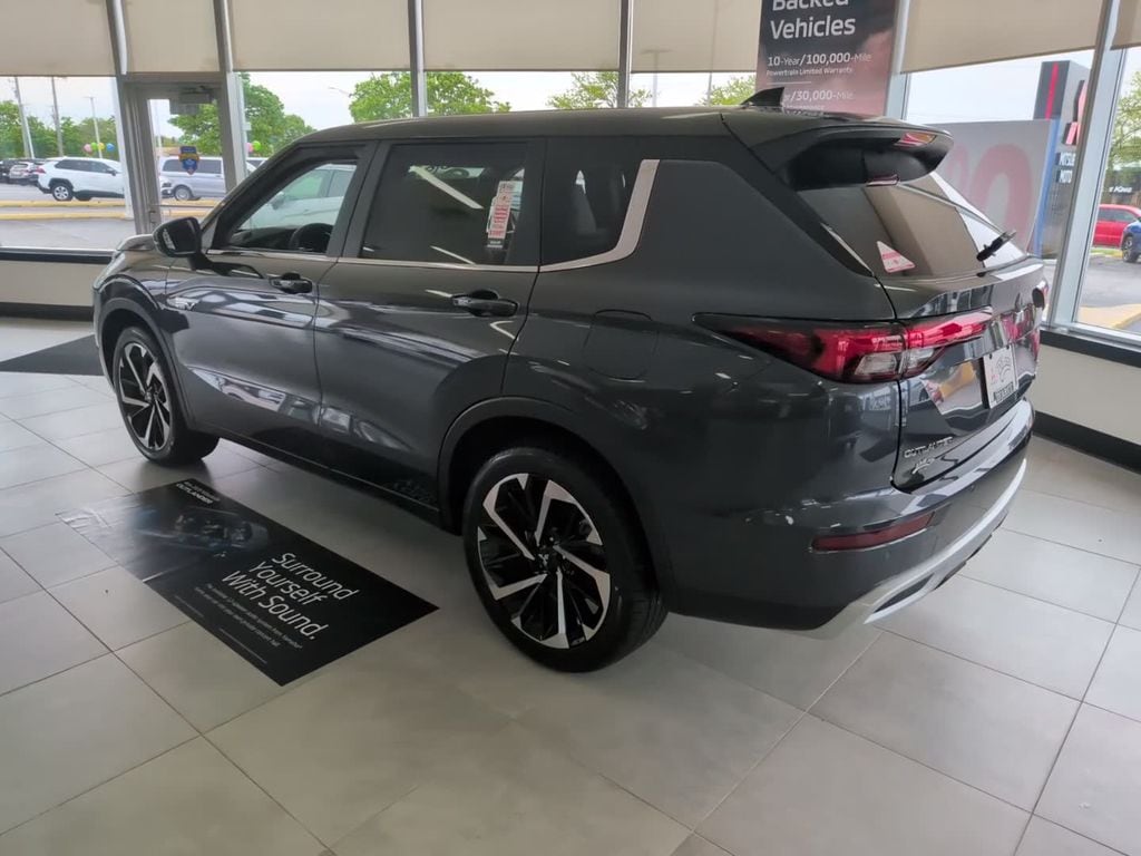 2025 Mitsubishi Outlander Plug-in Hybrid SE - Photo 10