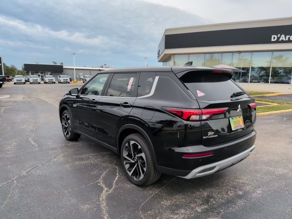 2025 Mitsubishi Outlander Plug-in Hybrid SE - Photo 9