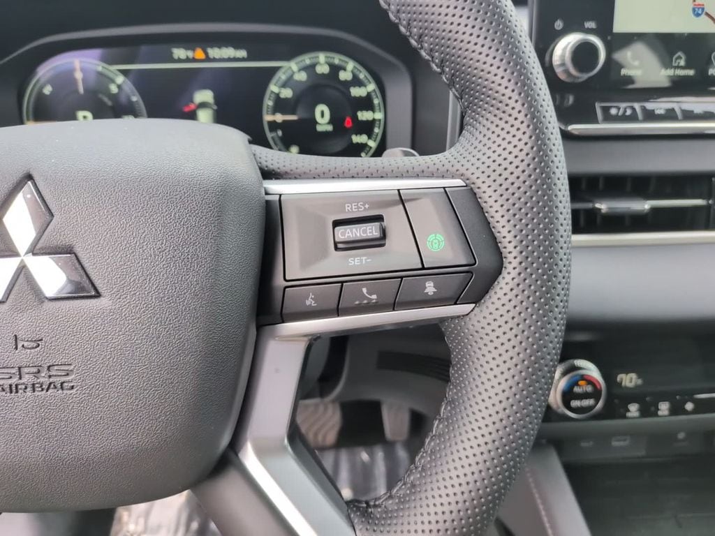 2025 Mitsubishi Outlander Plug-in Hybrid SE - Photo 22