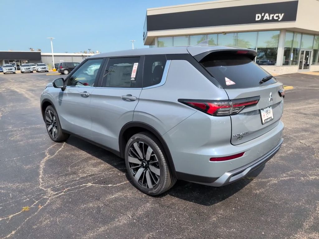 2026 Mitsubishi Outlander SE - Photo 10