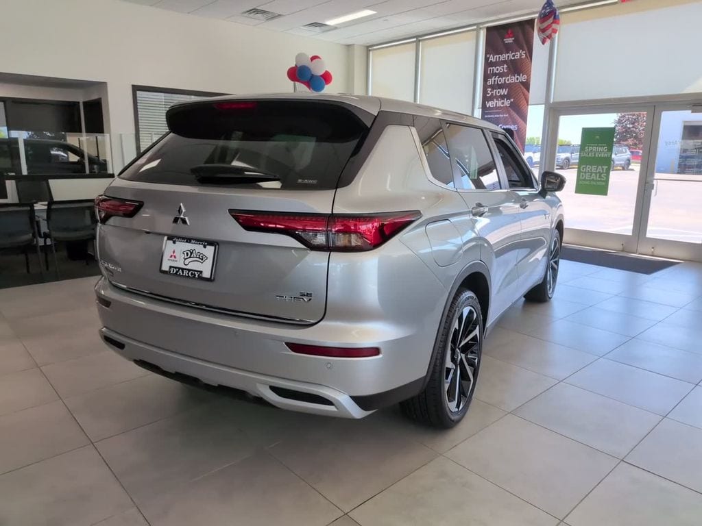 2025 Mitsubishi Outlander Plug-in Hybrid SE - Photo 7