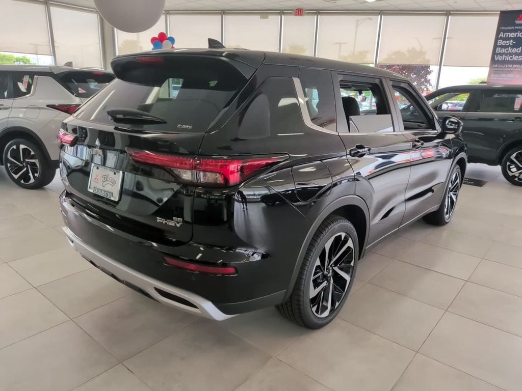 2025 Mitsubishi Outlander Plug-in Hybrid SE - Photo 6