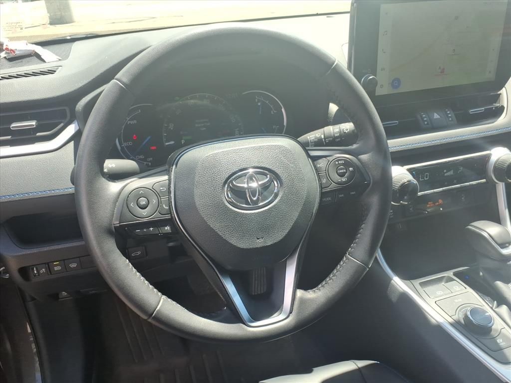 2025 Toyota RAV4 XSE - Photo 12