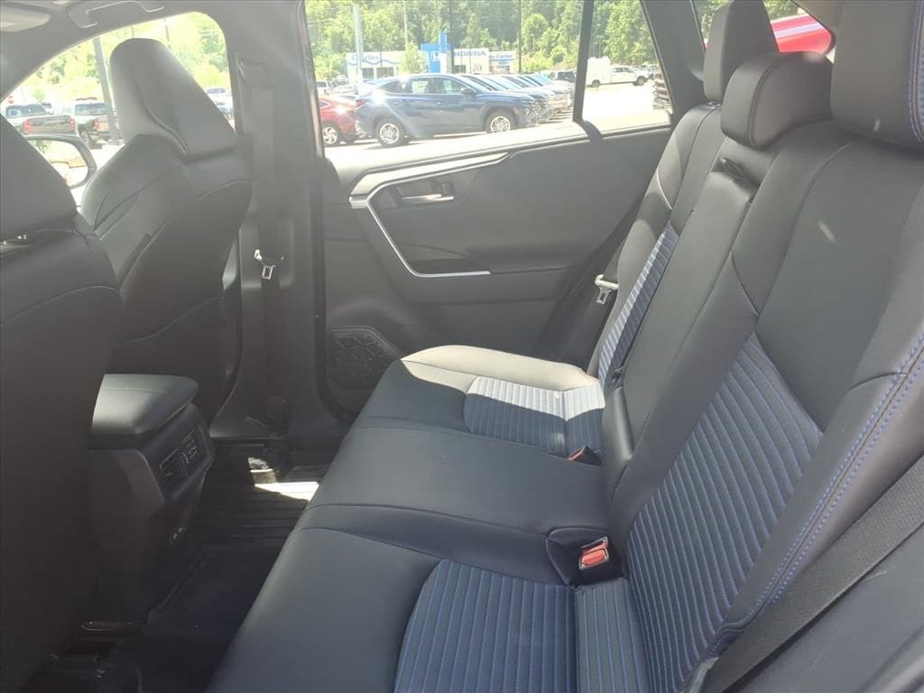 2025 Toyota RAV4 XSE - Photo 9
