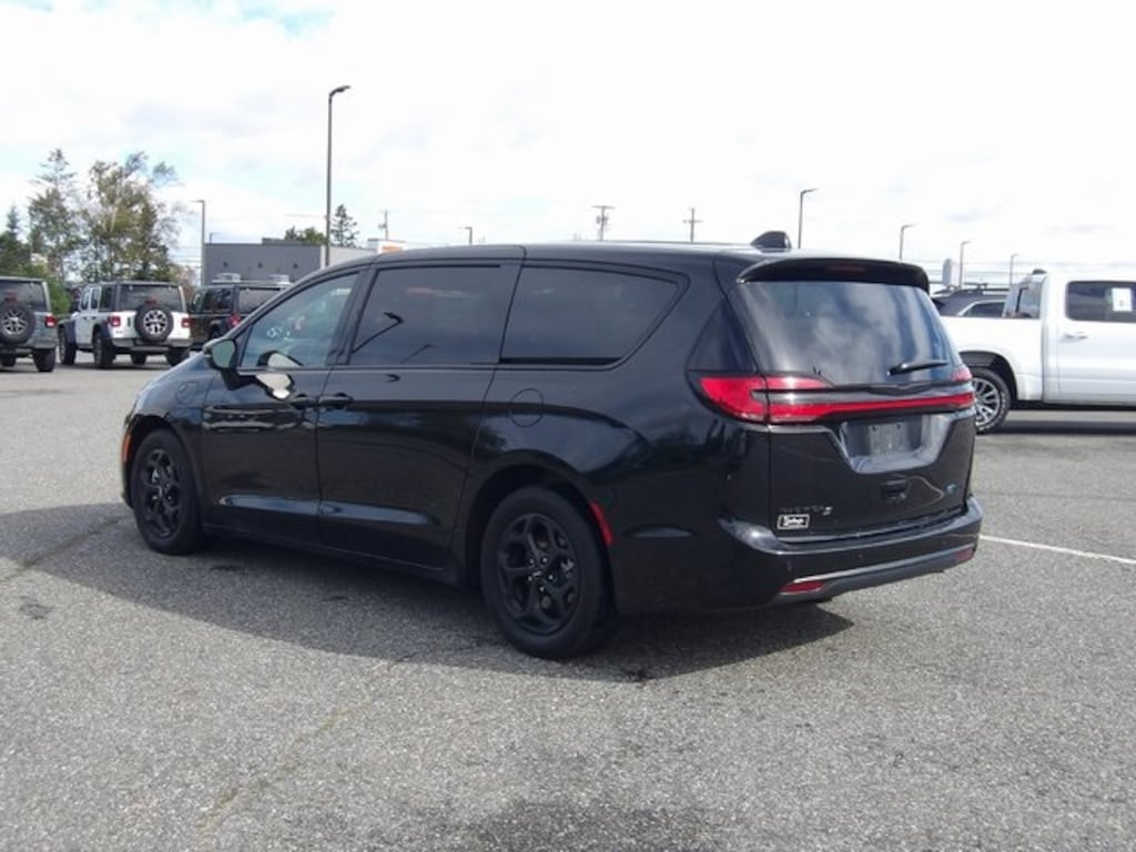 Used 2023 Chrysler Pacifica Plug-In Hybrid Touring L Van Passenger Van