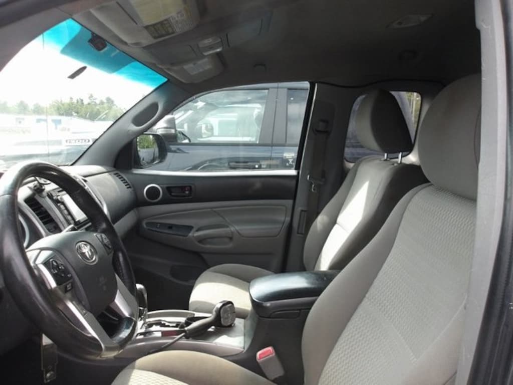 Used 2015 Toyota Tacoma Base (Non-Inspected Wholesale Tow-Off) Truck