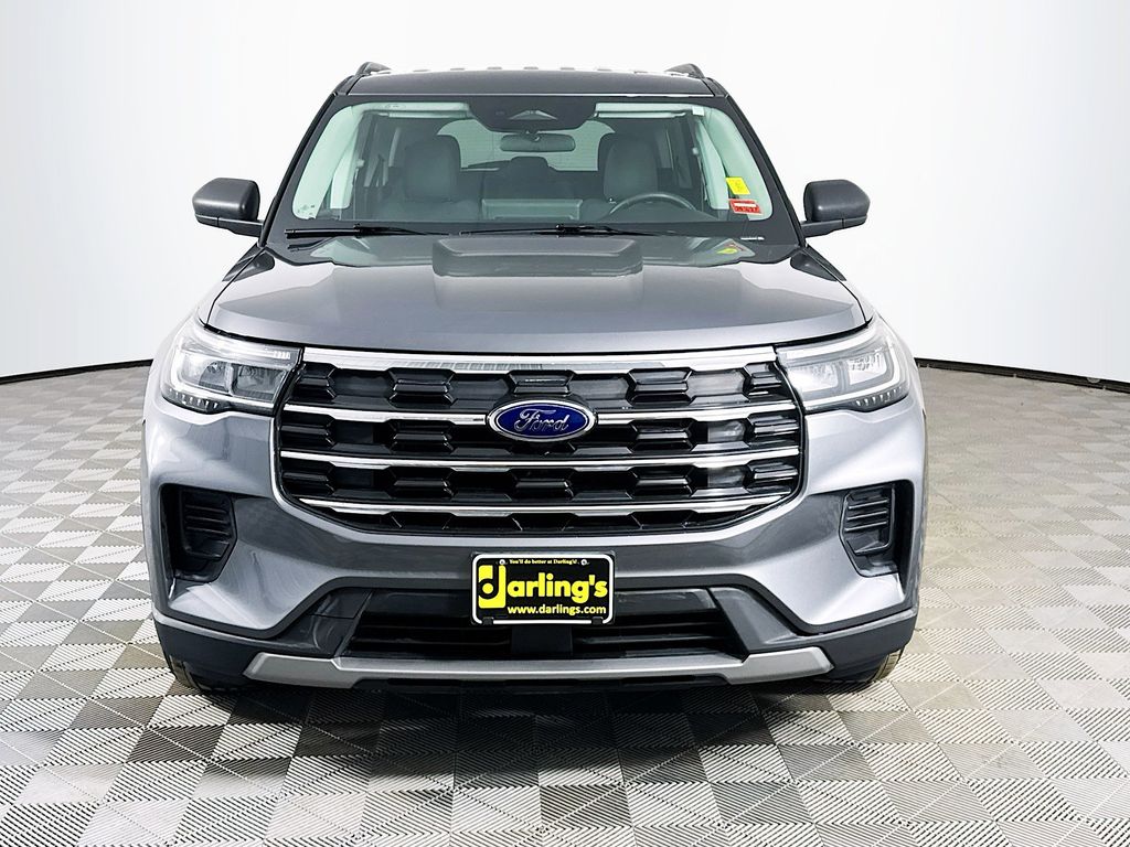 2025 Ford Explorer photo 2