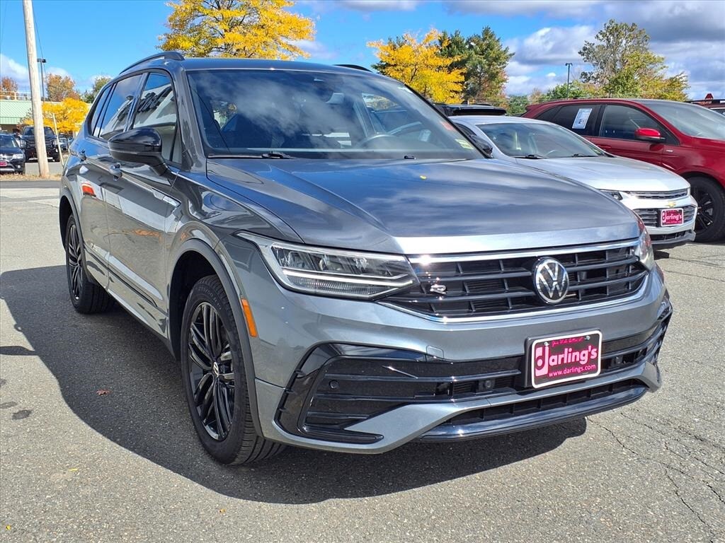 2022 Volkswagen Tiguan SE R-Line Black Premium photo 3