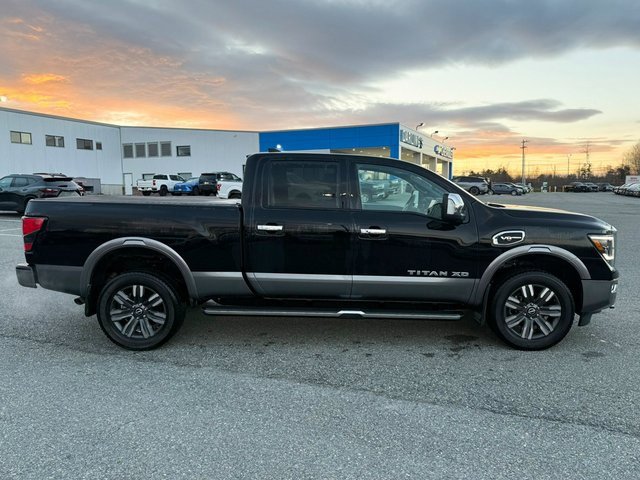 2023 Nissan Titan Platinum Reserve photo 2