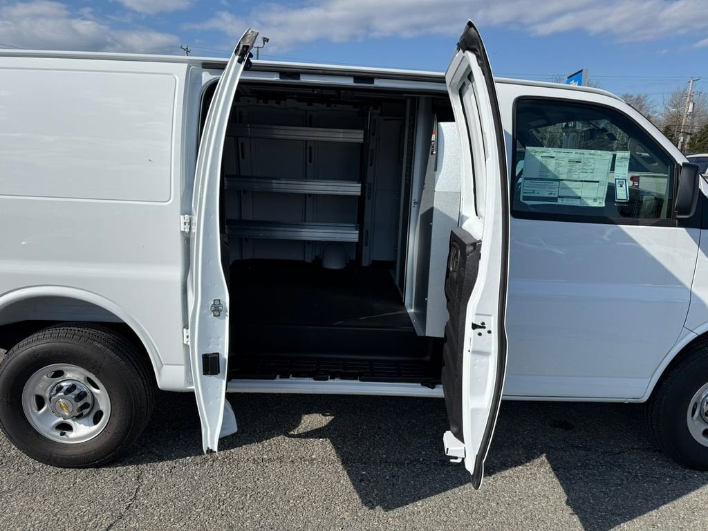 2025 Chevrolet Express Cargo Work Van - Photo 13