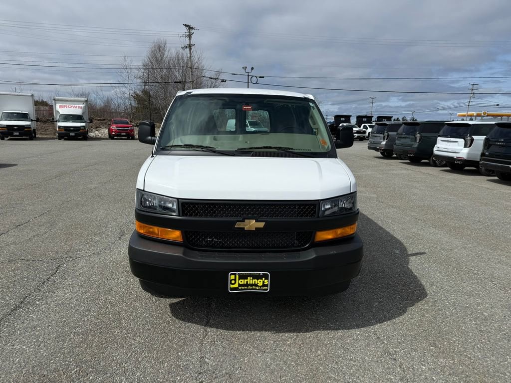 2026 Chevrolet Express 2500 Work Van HD's photo