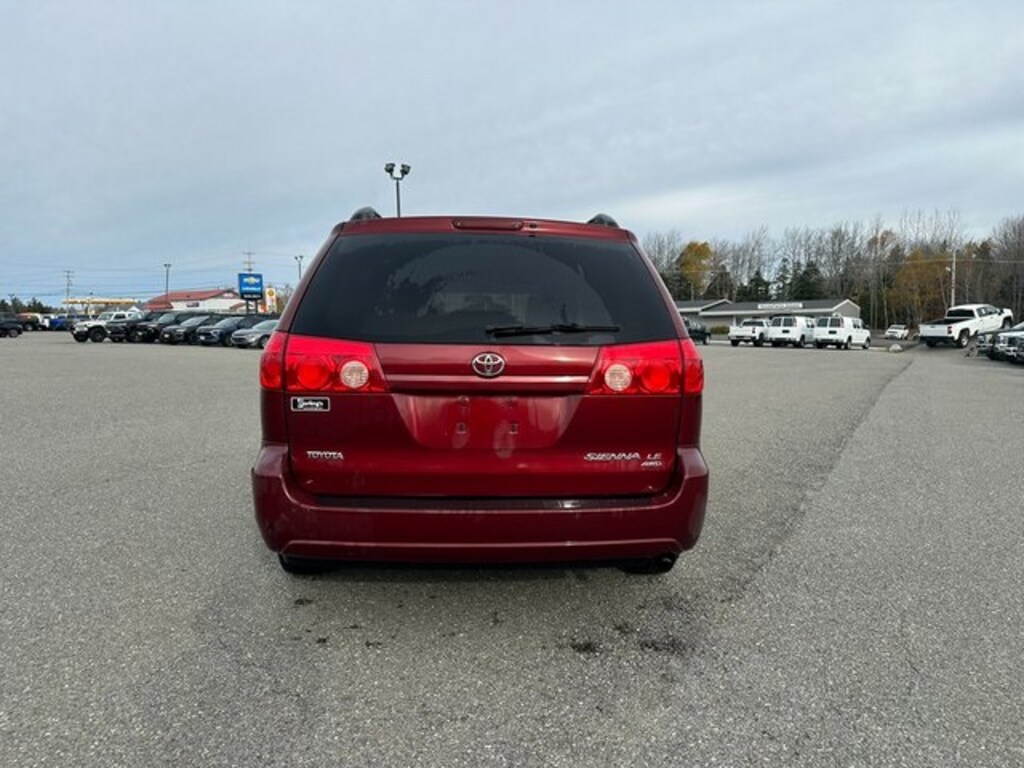 Used 2009 Toyota Sienna LE (Non-Inspected Wholesale Tow-Off) Minivan/Van