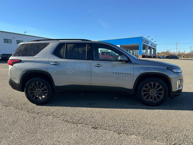 2023 Chevrolet Traverse RS photo 2