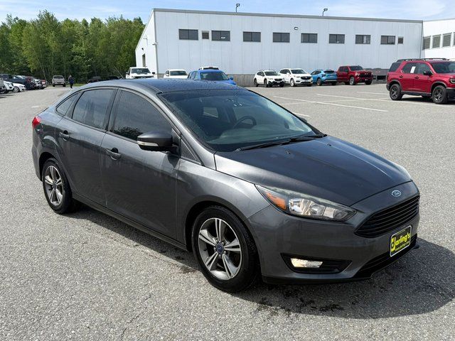 2017 Ford Focus Sedan SE's photo