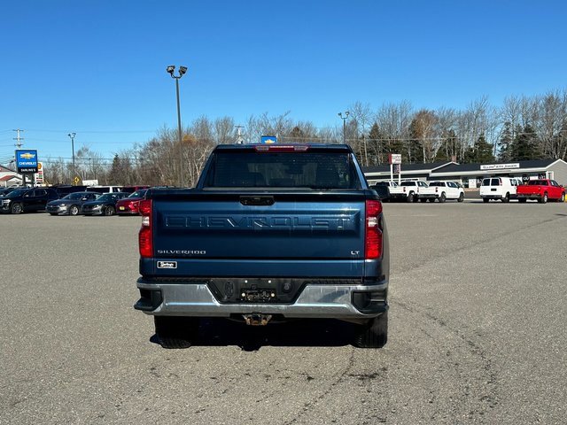 2022 Chevrolet Silverado 1500 LT photo 2