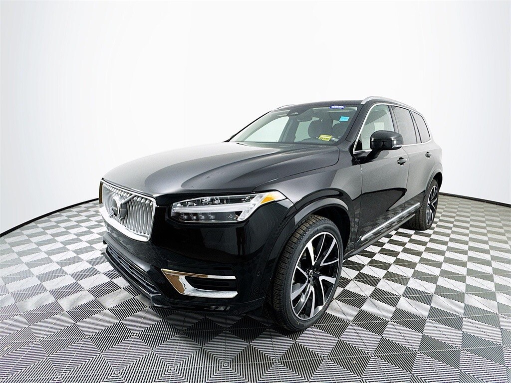 2023 Volvo XC90 Plus AWD photo 3