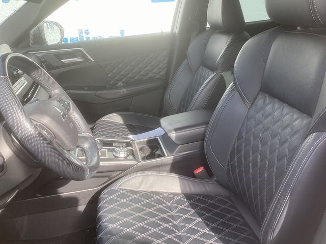 2023 Mitsubishi Outlander SEL Black Edition photo 3