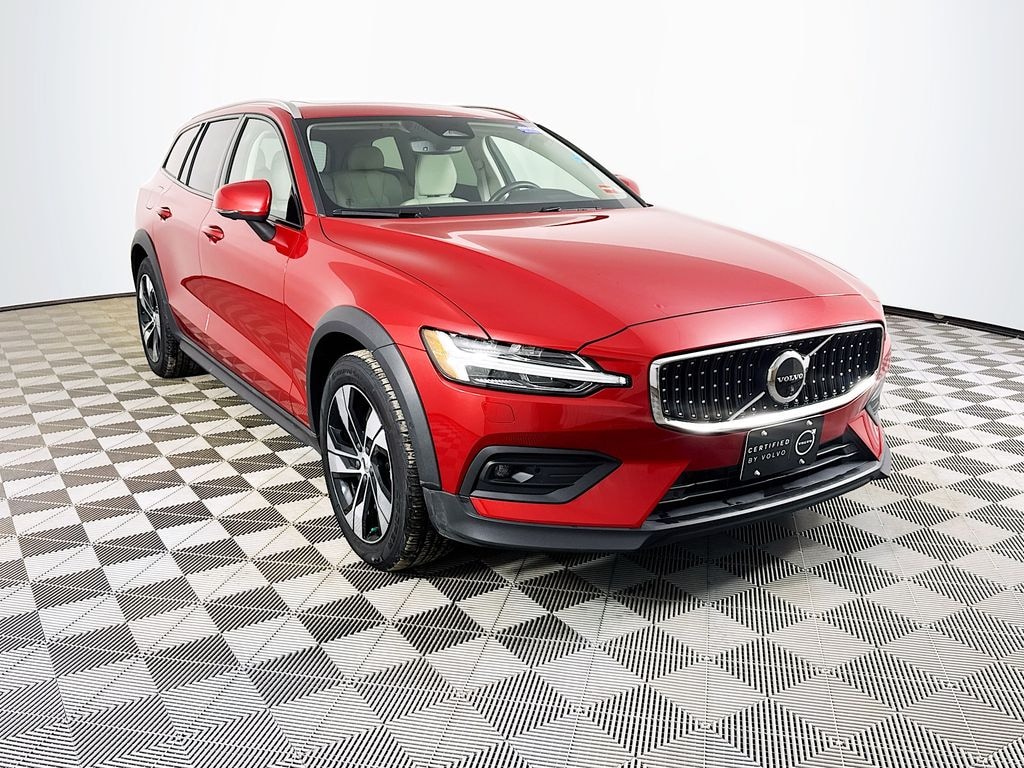 Certified 2023 Volvo V60 Cross Country B5 Plus (Certified) Wagon