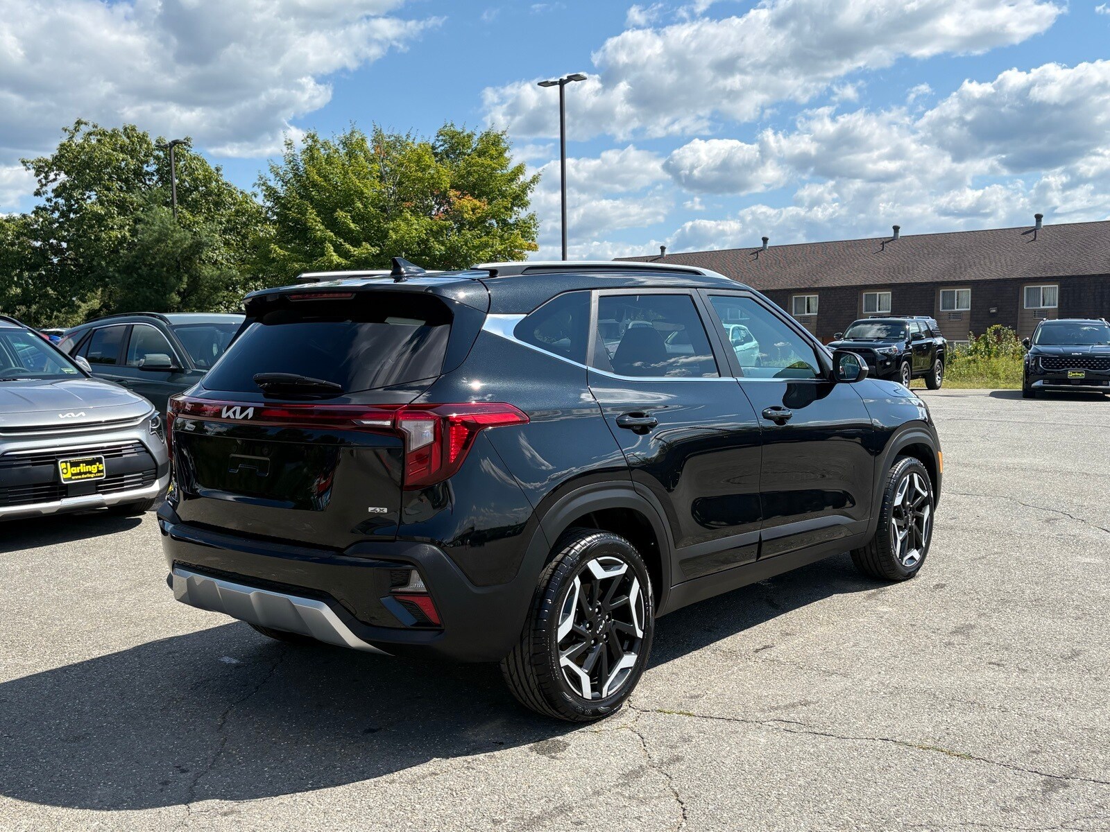 2024 Kia Seltos SX photo 3