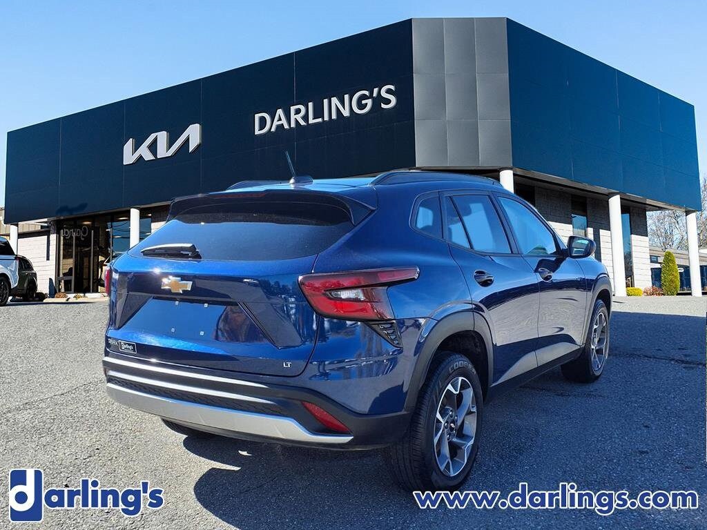 2024 Chevrolet Trax LT photo 3