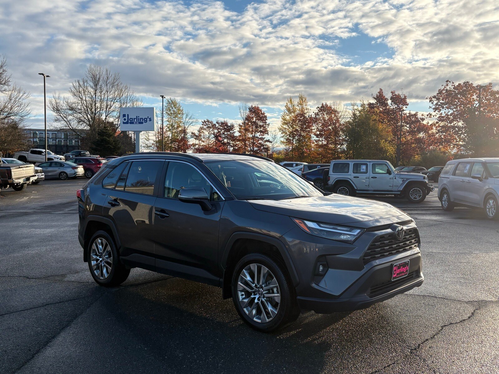 2023 Toyota RAV4 XLE Premium photo 4