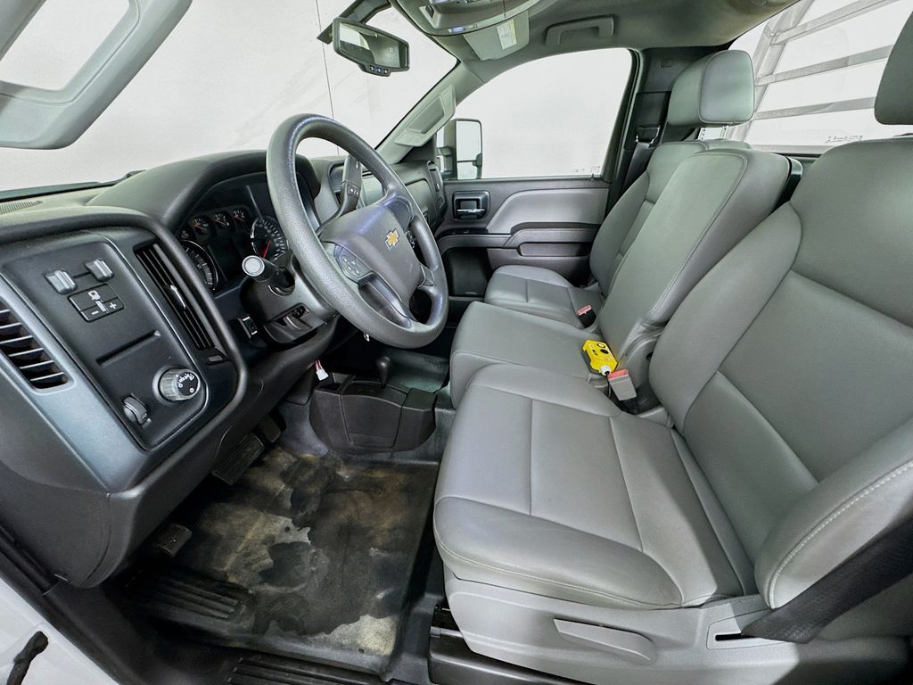 2018 Chevrolet Silverado 3500 Chassis Cab 10