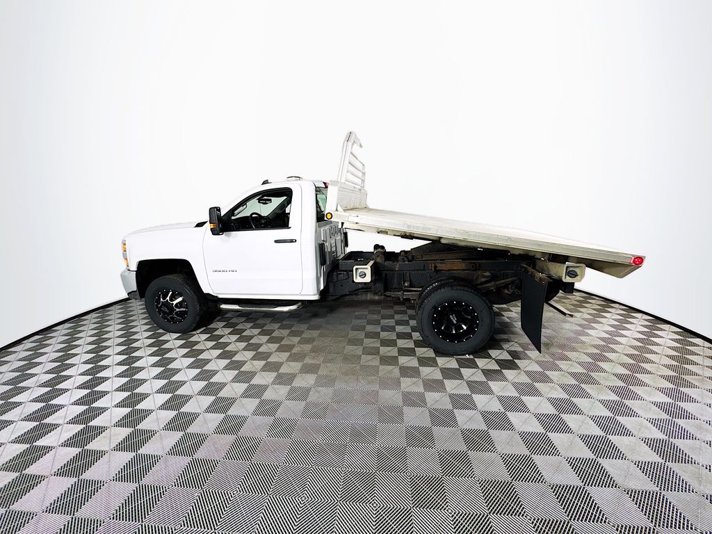 2018 Chevrolet Silverado 3500 Chassis Cab 26
