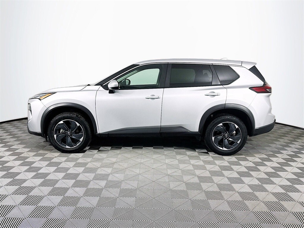 2024 Nissan Rogue SV photo 4
