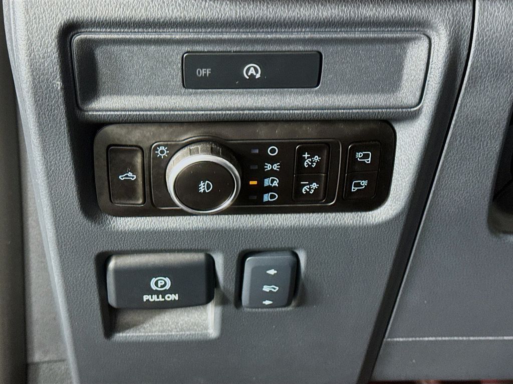 2025 Ford F-150 XLT - Photo 10