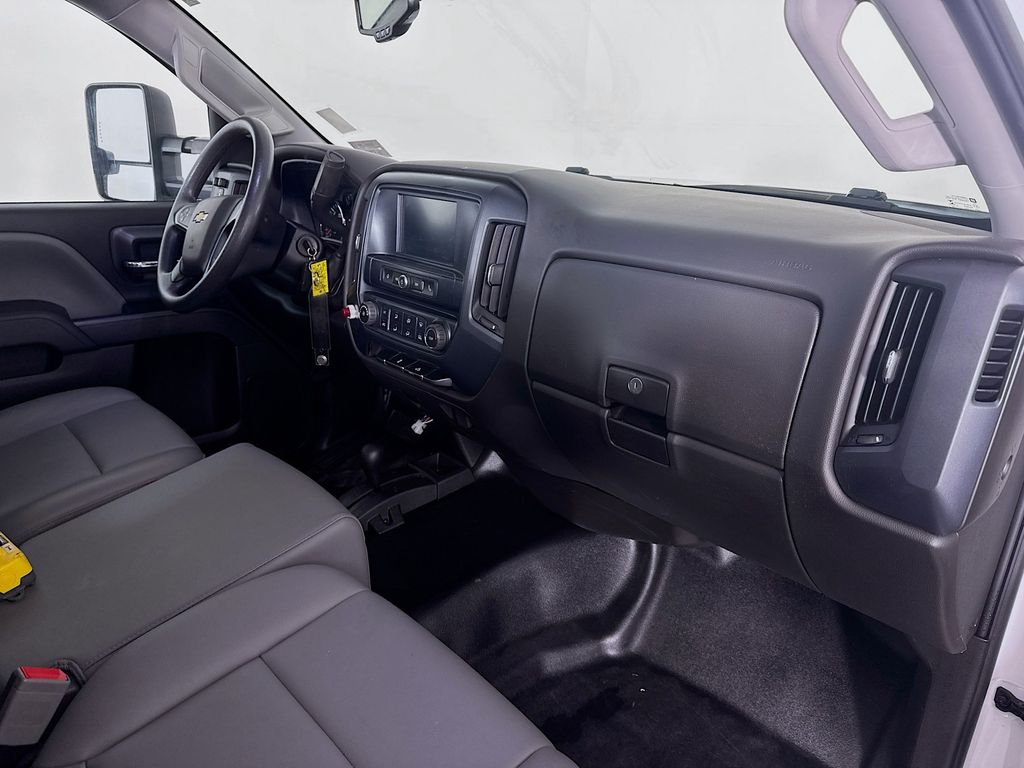 2018 Chevrolet Silverado 3500 Chassis Cab 22