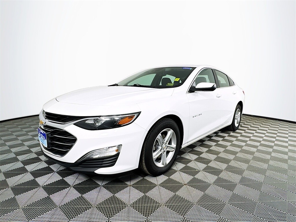 2024 Chevrolet Malibu LS photo 3