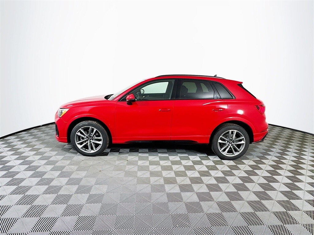 2022 Audi Q3 S line Premium photo 3