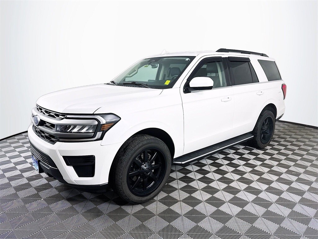 2023 Ford Expedition XLT photo 2