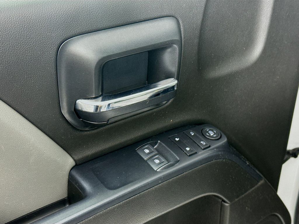 2018 Chevrolet Silverado 3500 Chassis Cab 16