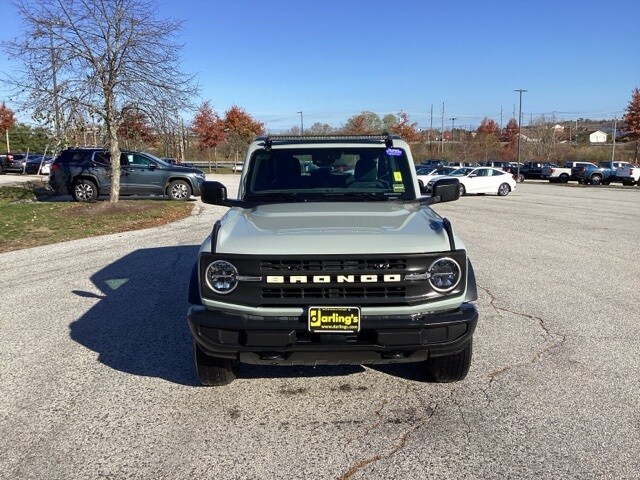 2023 Ford Bronco Base photo 2