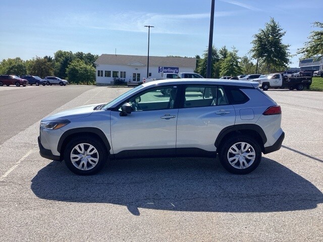 2023 Toyota Corolla Cross L photo 3