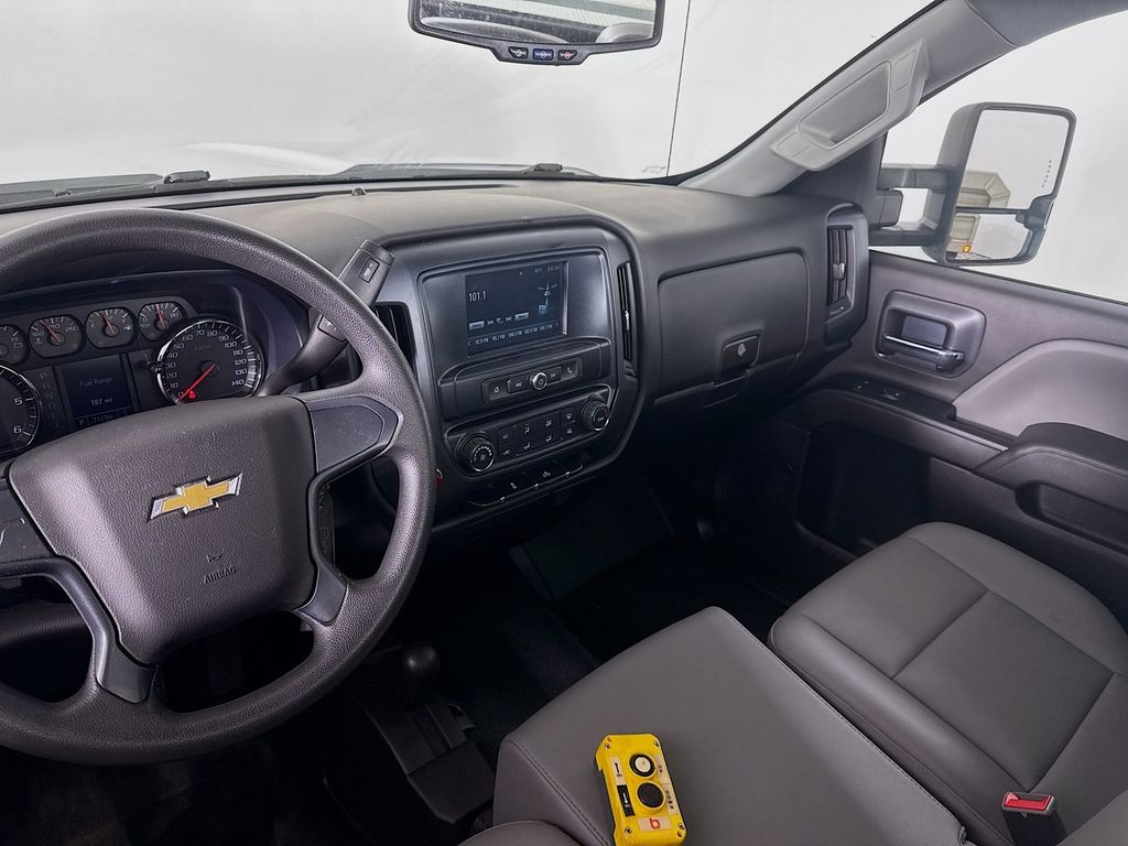 2018 Chevrolet Silverado 3500 Chassis Cab 19