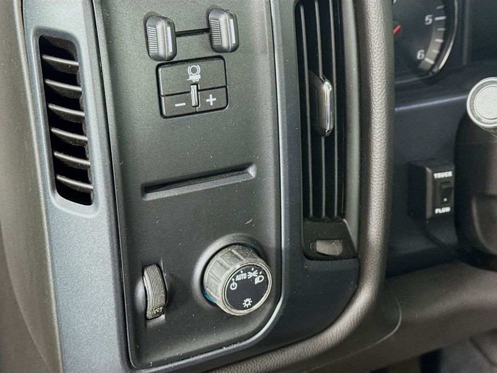 2018 Chevrolet Silverado 3500 Chassis Cab 9