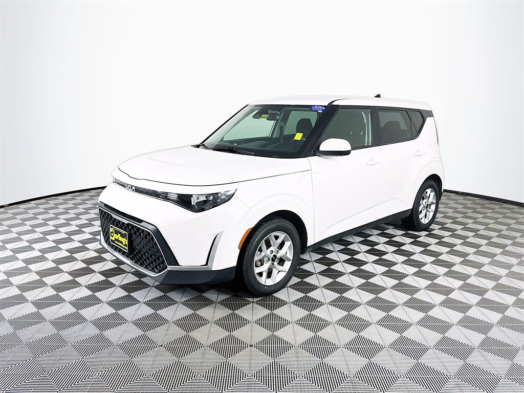 2023 Kia Soul LX photo 3