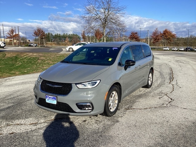 2025 Chrysler Pacifica Select (Darling's Certified) Van Passenger Van