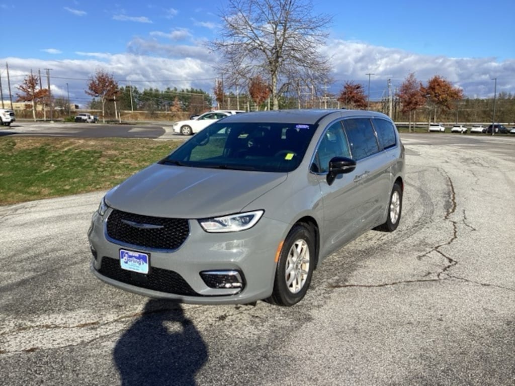 Used 2025 Chrysler Pacifica Select (Darling's Certified) Van Passenger Van