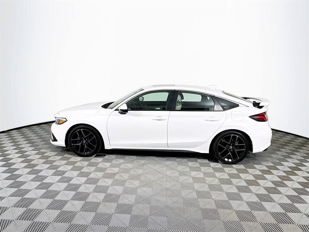 2023 Honda Civic Hatchback Sport Touring photo 4