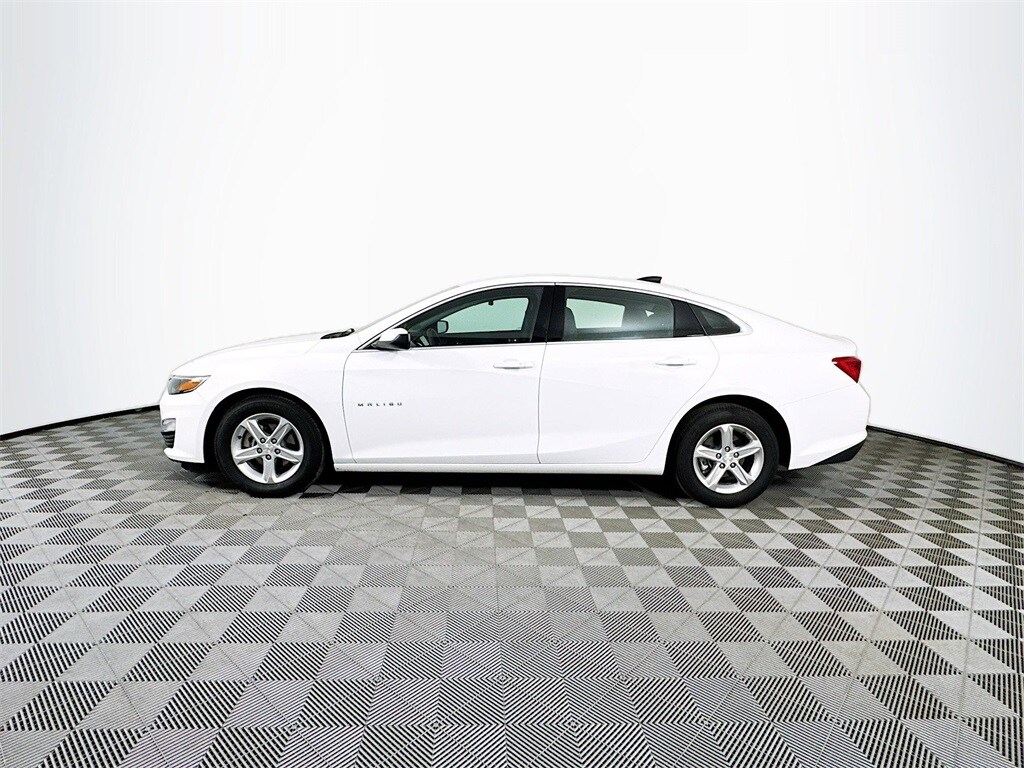 2024 Chevrolet Malibu LS photo 4