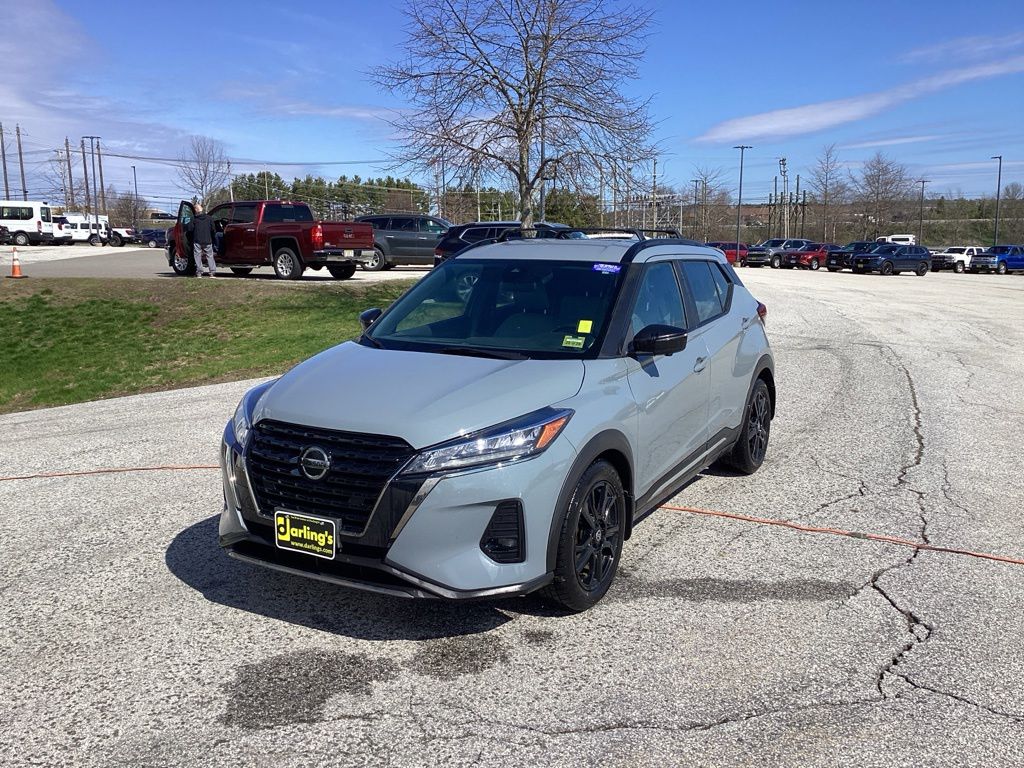 2021 Nissan Kicks SR