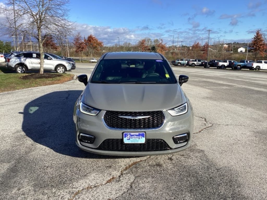 Used 2025 Chrysler Pacifica Select (Darling's Certified) Van Passenger Van