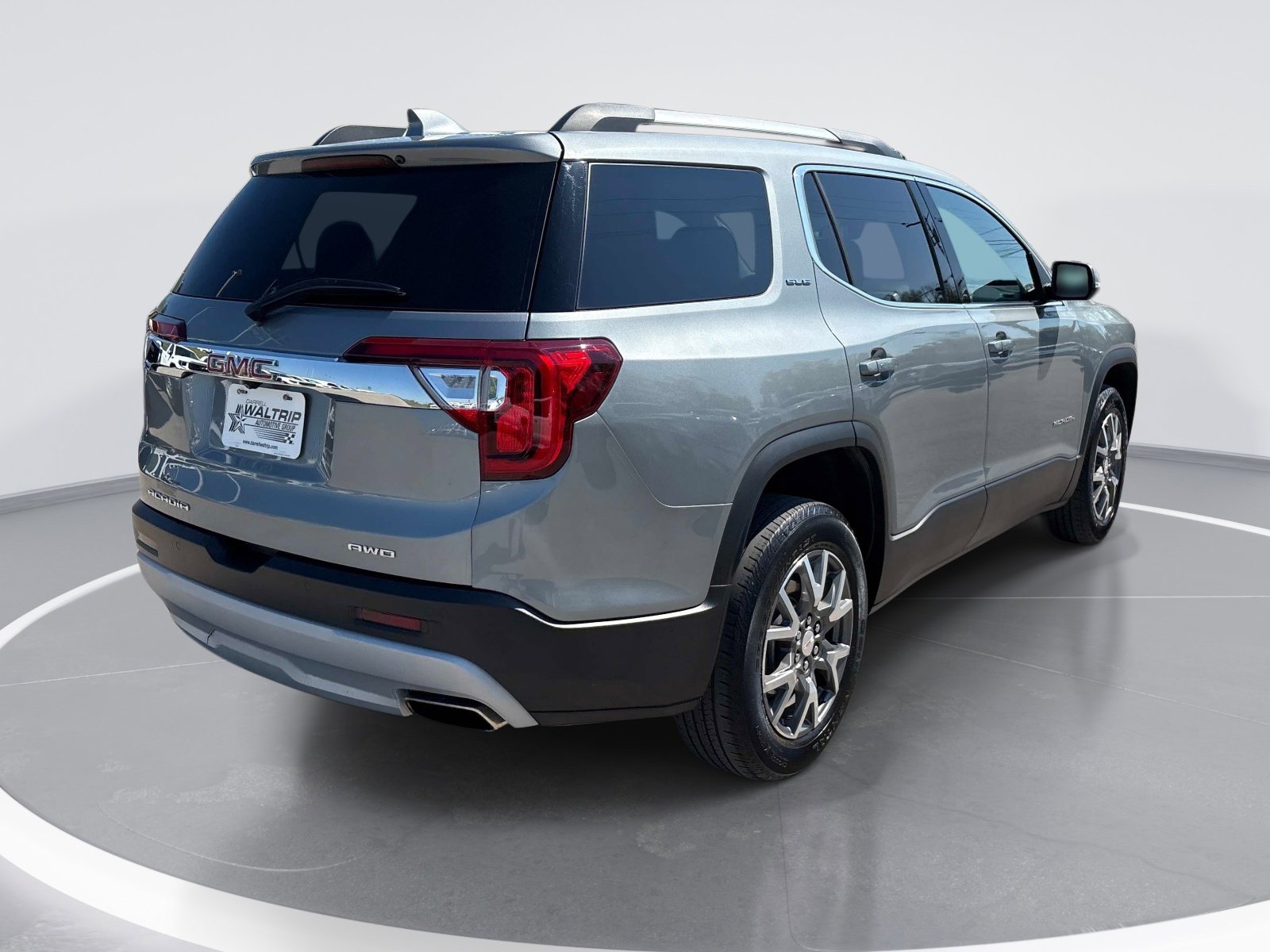 2023 GMC Acadia SLE photo 3